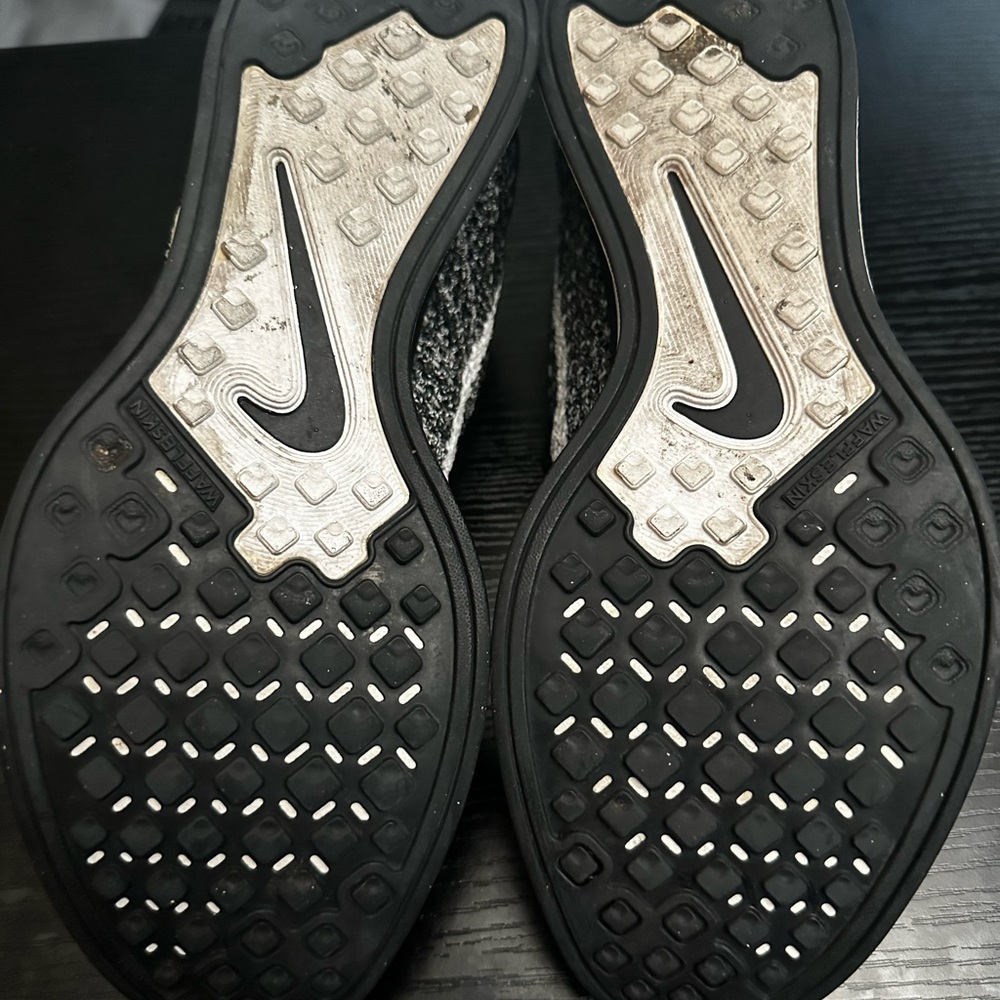 Nike Flyknit Racer Oreo - Picture 4 of 6